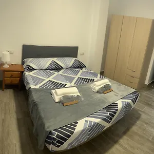 apt-apartamento-tejares-1.hotelsinnerja.org/